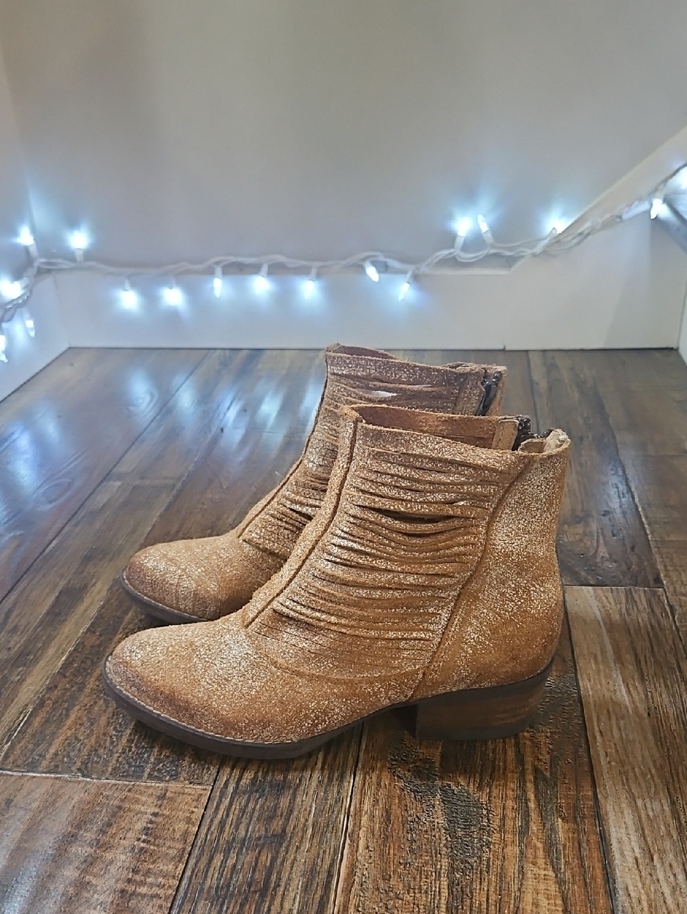 Sbicca Tan Suede‎ Ruched Western Ankle Booties